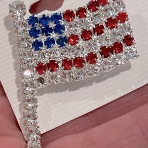VINTAGE RHINESTONE AMERICAN FLAG PIN- RED WHITE BLUE SPARKLING PIN